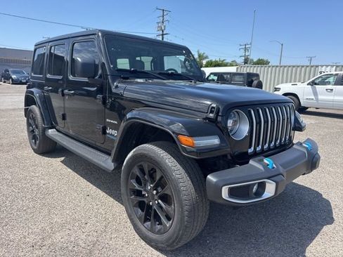 Used 2022 Jeep Wrangler Unlimited Sahara w/ Cold Weather Group AWD/4WD image 3