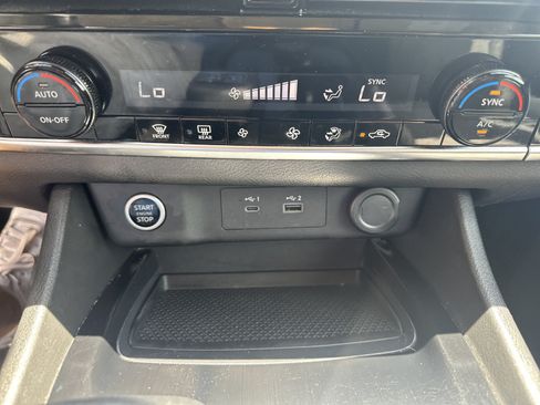 Used 2021 Nissan Rogue SV AWD/4WD image 16