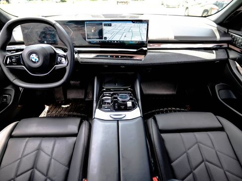Used 2025 BMW 540i xDrive AWD/4WD image 17