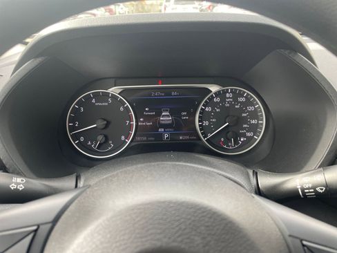 Used 2025 Nissan Sentra SV image 38