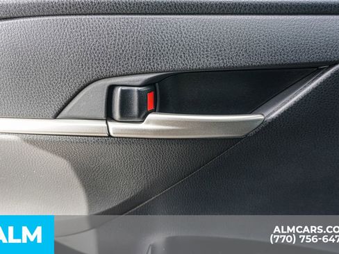 Used 2025 Toyota Camry SE image 59