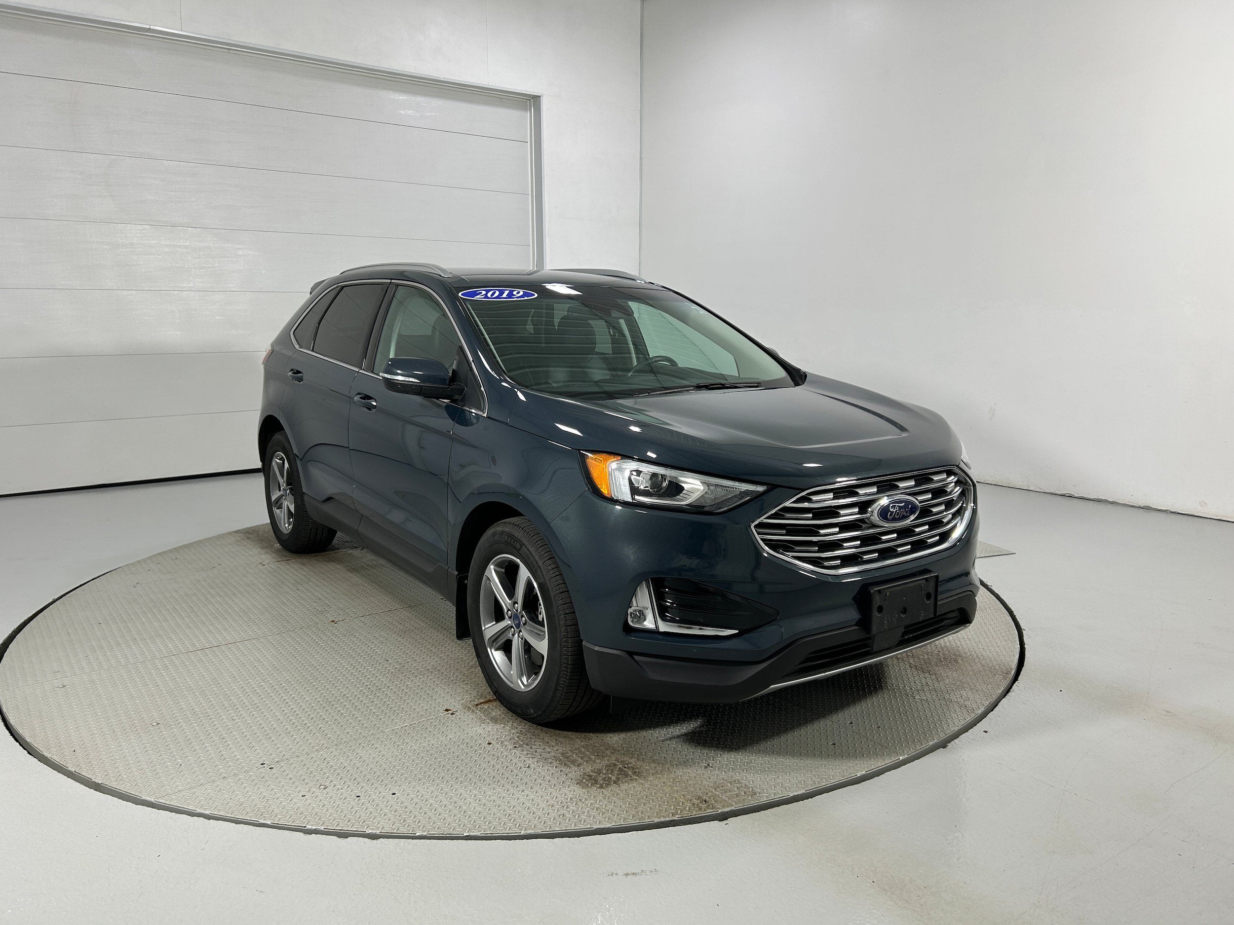 Used 2019 Ford Edge SEL w/ Equipment Group 201A AWD/4WD image 2