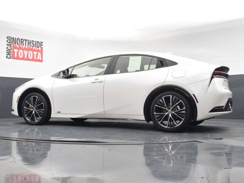 Used 2025 Toyota Prius XLE AWD/4WD image 27