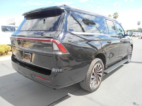 Used 2025 Lincoln Navigator L Black Label image 3