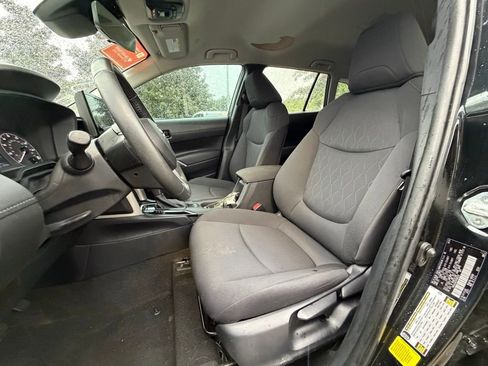 Used 2024 Toyota Corolla Cross LE FWD image 5