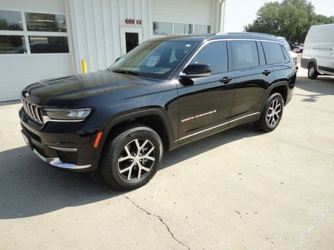 Used 2024 Jeep Grand Cherokee L Limited image 24