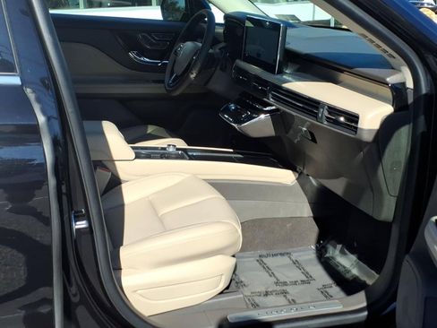 Certified 2024 Lincoln Corsair AWD image 30