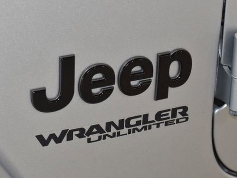 Used 2022 Jeep Wrangler Unlimited Sahara AWD/4WD image 35
