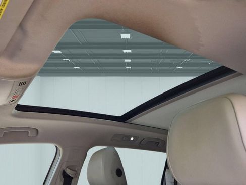 Used 2020 Volkswagen Tiguan SE w/ Panoramic Sunroof Package FWD image 13