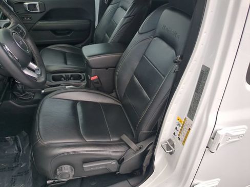 Used 2019 Jeep Wrangler Unlimited Sahara AWD/4WD image 22