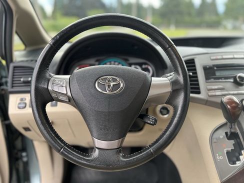 Used 2009 Toyota Venza AWD image 16