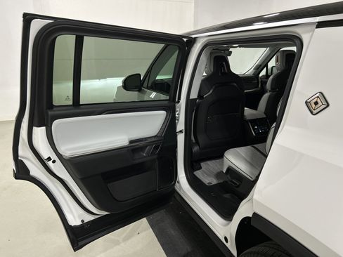Used 2024 Rivian R1S Adventure AWD/4WD image 17