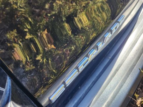 Used 2015 Cadillac Escalade Luxury image 7