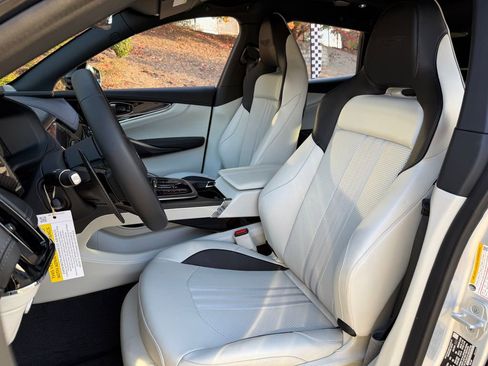 New 2026 Aston Martin DBX 707 image 12