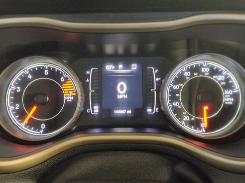 Used 2018 Jeep Cherokee Latitude w/ Altitude Package image 23