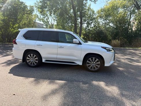 Used 2016 Lexus LX 570 4WD w/ Luxury Package image 17