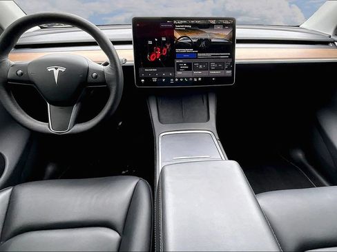 Used 2024 Tesla Model Y Long Range AWD/4WD image 7