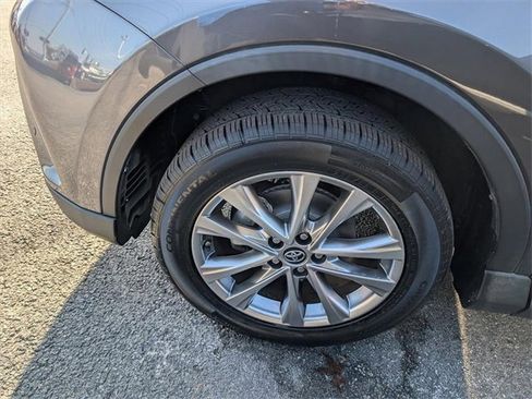 Used 2017 Toyota RAV4 Limited image 4
