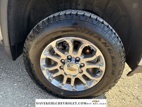 Used 2025 Chevrolet Silverado 2500 LTZ w/ LTZ Premium Package image 39