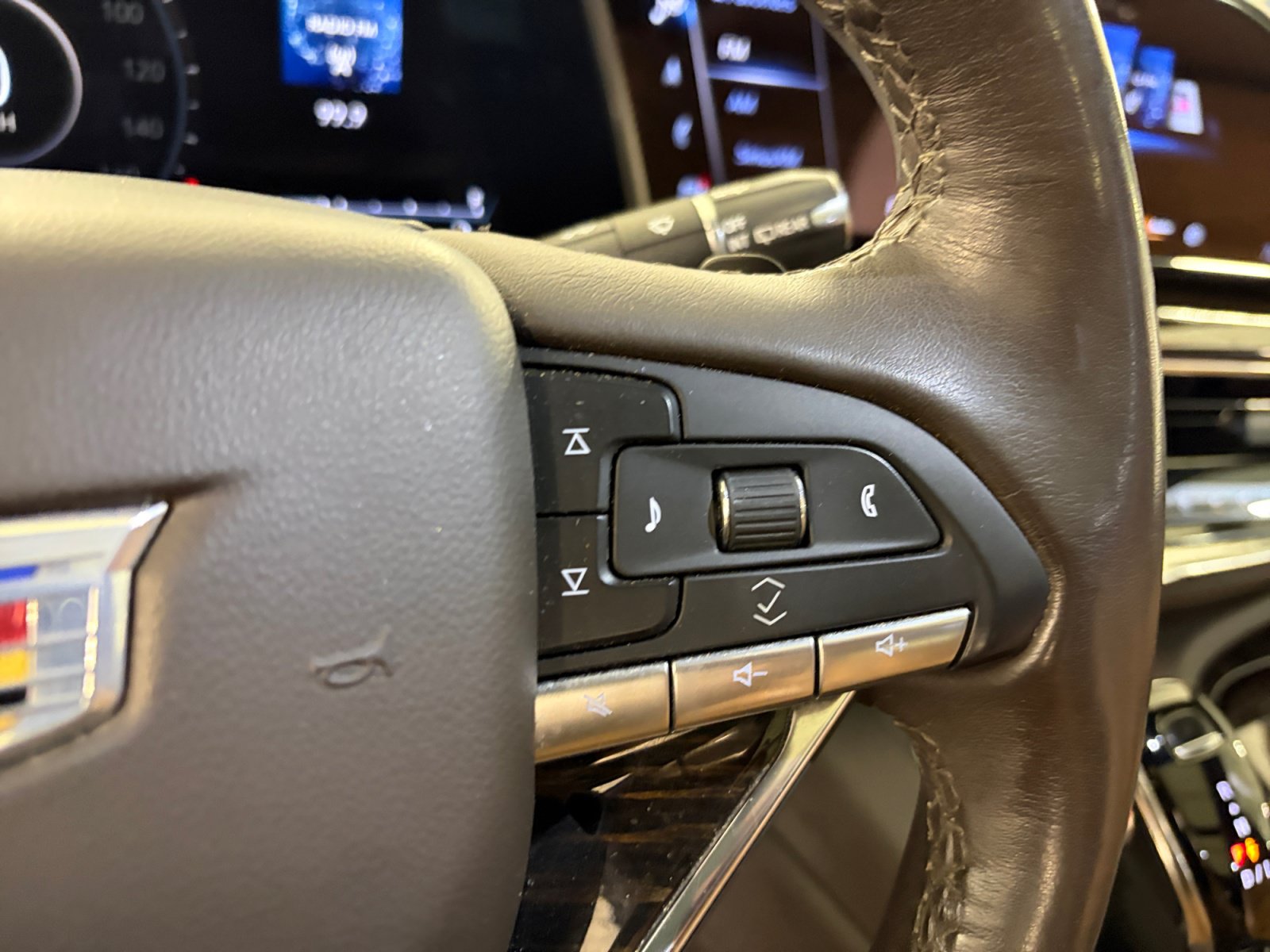 Used 2023 Cadillac Escalade ESV Sport w/ Touring Package AWD/4WD image 19