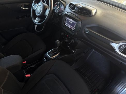 Used 2018 Jeep Renegade Latitude w/ Safety & Security Group FWD image 15