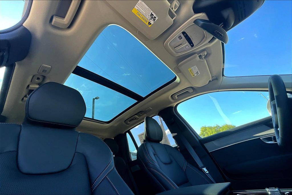 New 2026 Volvo XC90 B5 Ultra w/ Protection Package Premier AWD/4WD image 18