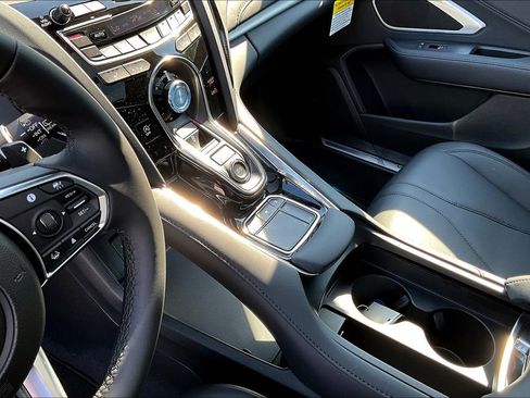 Used 2024 Acura RDX SH-AWD image 11