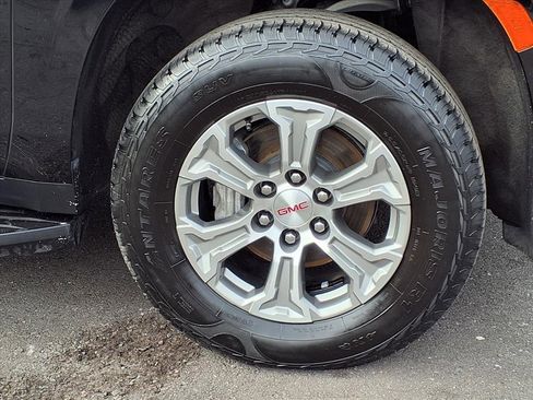 Used 2024 GMC Yukon SLE image 9