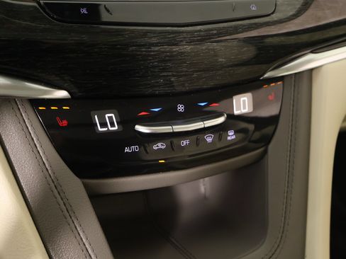 Used 2022 Cadillac XT6 Premium Luxury w/ LPO, Floor Liner Package AWD/4WD image 8