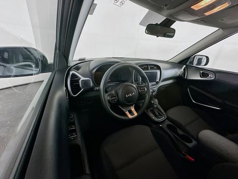 Used 2025 Kia Soul LX w/ LX Technology Package FWD image 18