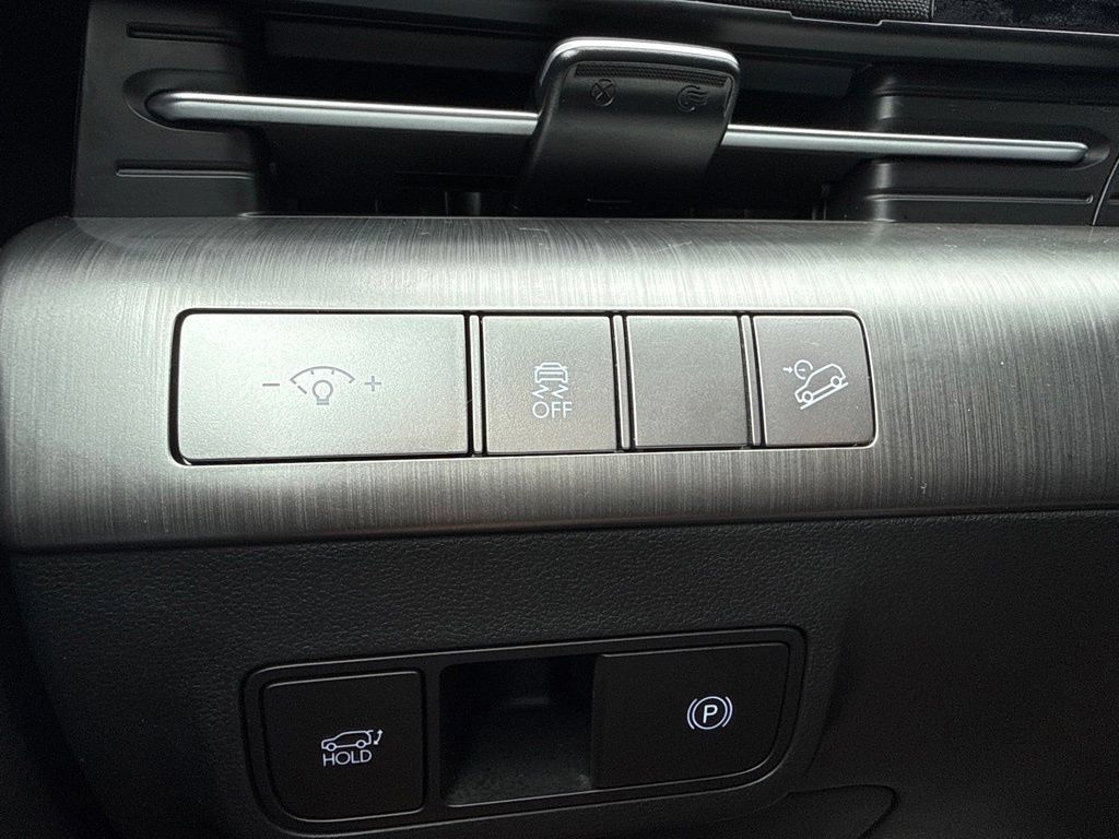 Used 2024 Hyundai Kona Limited AWD/4WD image 18