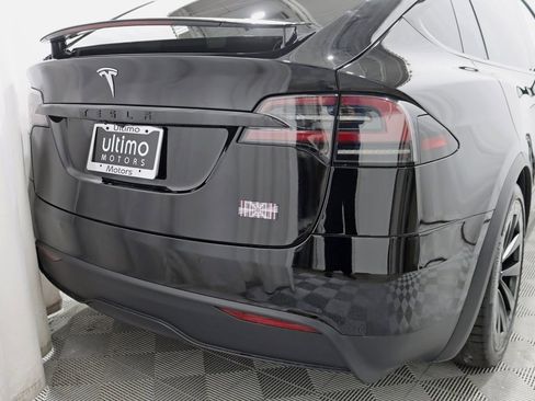 Used 2022 Tesla Model X Plaid image 12