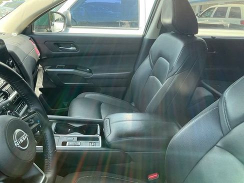 Used 2025 Nissan Pathfinder SL FWD image 11