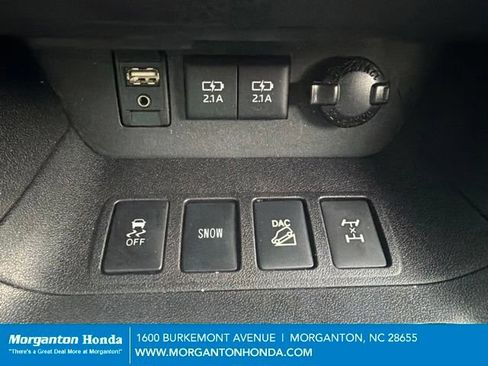 Used 2017 Toyota Highlander LE AWD/4WD image 20
