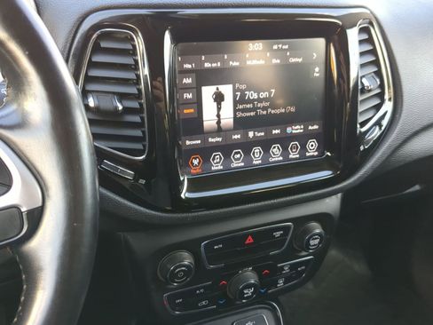 Used 2020 Jeep Compass Limited image 29