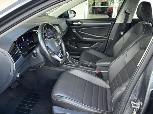 Used 2024 Volkswagen Jetta SE image 8