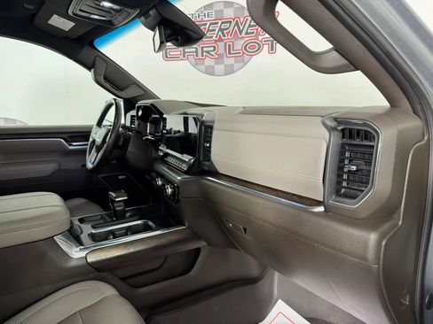 Used 2023 GMC Sierra 1500 SLT w/ SLT Premium Package AWD/4WD image 12