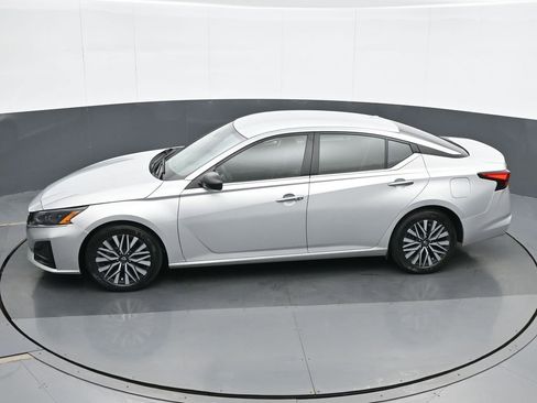 Used 2024 Nissan Altima 2.5 SV image 18