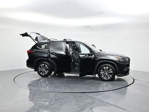 Used 2021 Toyota Highlander XLE image 51