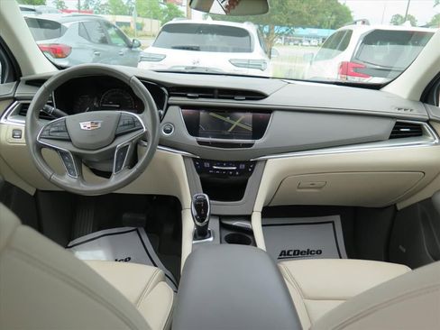 Used 2018 Cadillac XT5 Premium Luxury FWD image 22