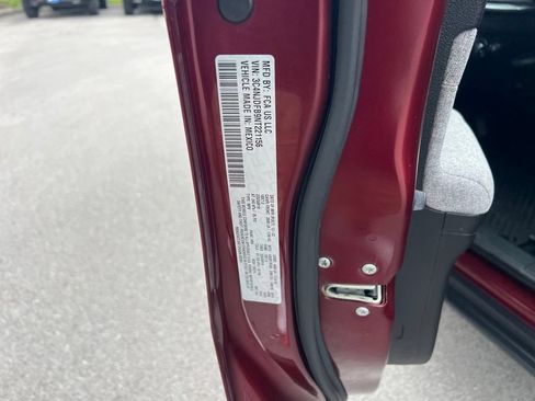 Used 2022 Jeep Compass Latitude AWD/4WD image 16