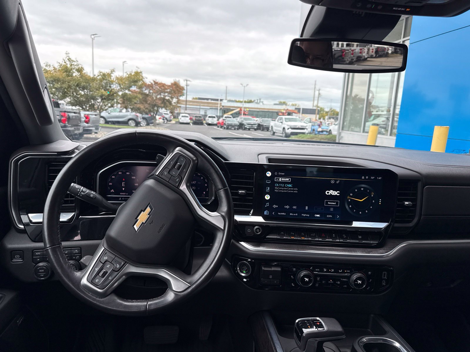 Used 2022 Chevrolet Silverado 1500 LTZ AWD/4WD image 2