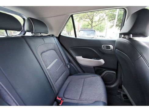 Used 2024 Hyundai Venue Limited image 13