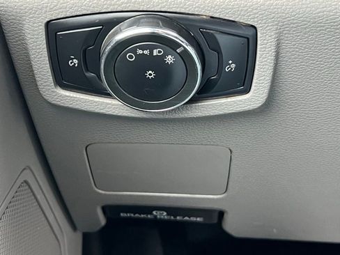 Used 2017 Ford F550 4x4 Crew Cab Super Duty w/ Power Equipment Group image 29