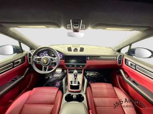 Used 2022 Porsche Cayenne GTS AWD/4WD image 29