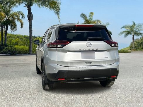 Certified 2025 Nissan Rogue SV image 3
