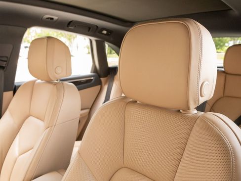 Certified 2023 Porsche Macan AWD/4WD image 23