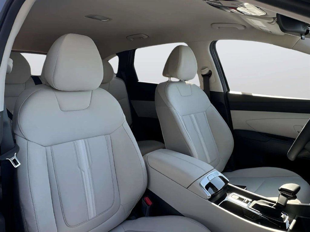 Used 2025 Hyundai Tucson SEL FWD image 11
