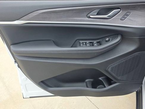 New 2025 Jeep Grand Cherokee Limited w/ Black Appearance Package image 23