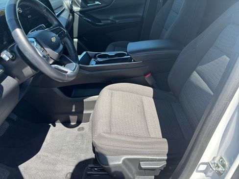 Used 2025 Chevrolet Equinox LT FWD image 25